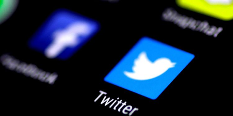 Роскомнадзор завел дела против Facebook и Twitter